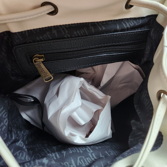 Hedwig Harry Potter Loungefly Backpack - Picture 9 of 11